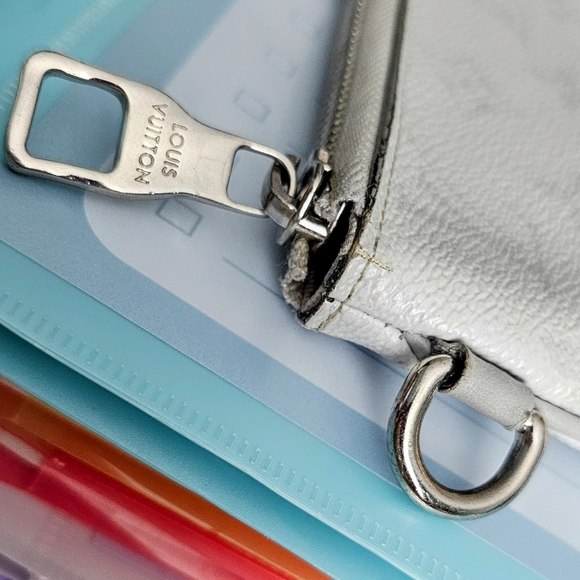 Louis Vuitton White Monogram Antarctica Zip Pouch O-Case Clutch - Picture 10 of 12